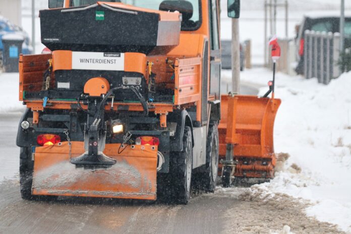 Już dziś po 17.00 rozpocznie pracę ciężki sprzęt zajmujący się zimowym utrzymaniem miejskich dróg i chodników.